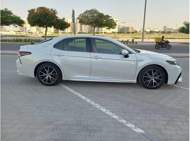 Car image 8