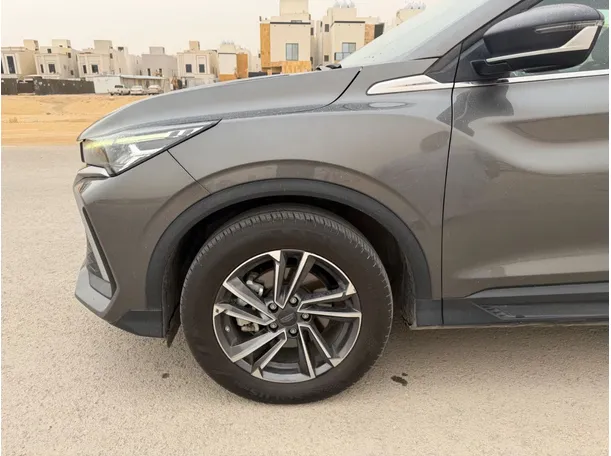 Car image 9