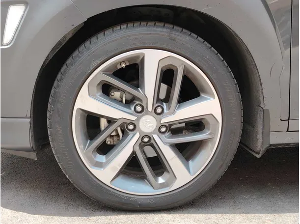 Car image 10