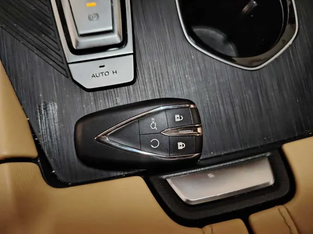 Car image 26