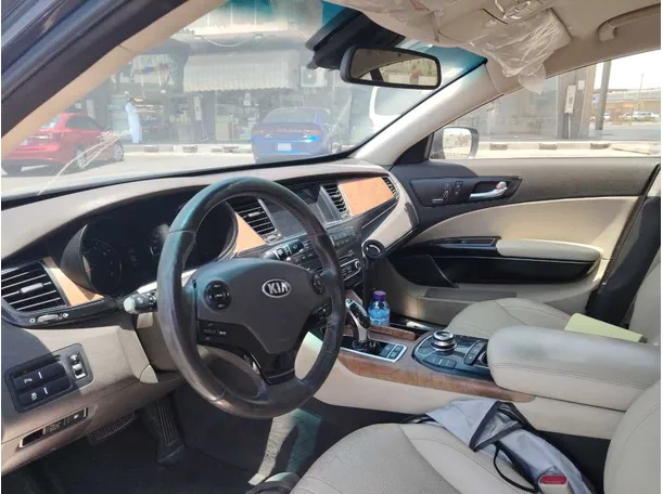 Car image 12