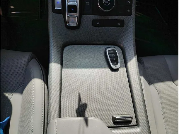 Car image 23