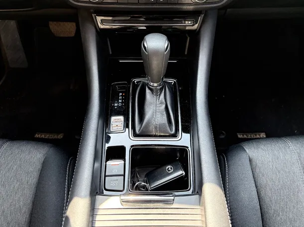 Car image 19