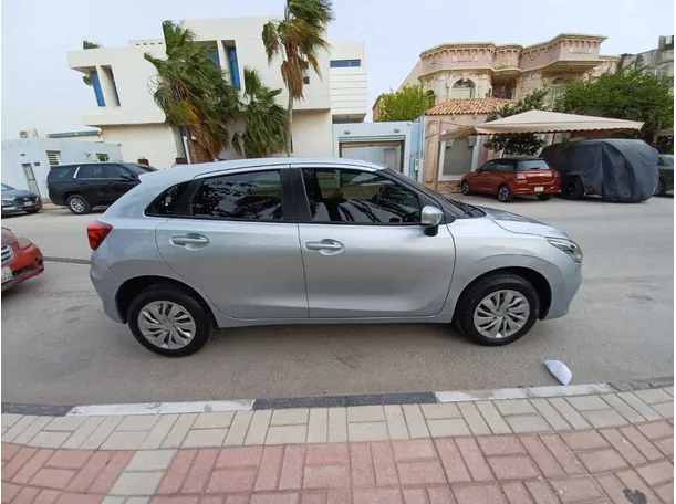 Car image 4