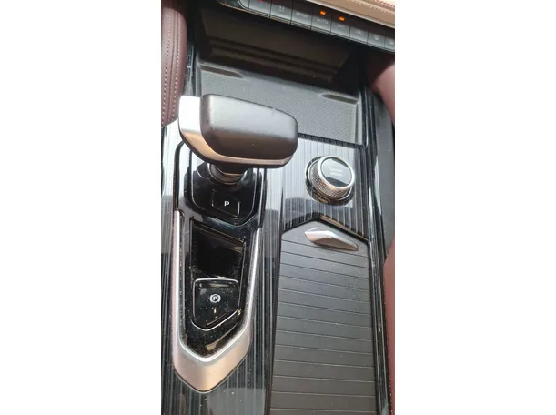 Car image 13