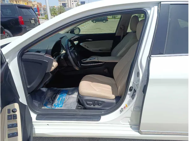 Car image 13