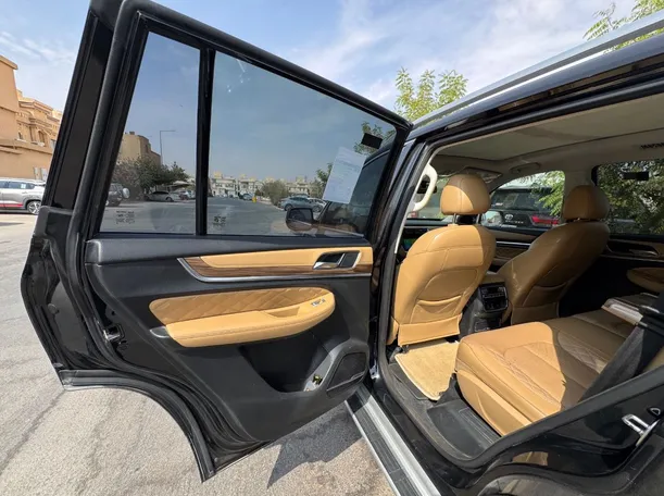 Car image 11