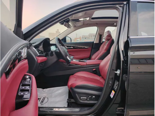 Car image 12
