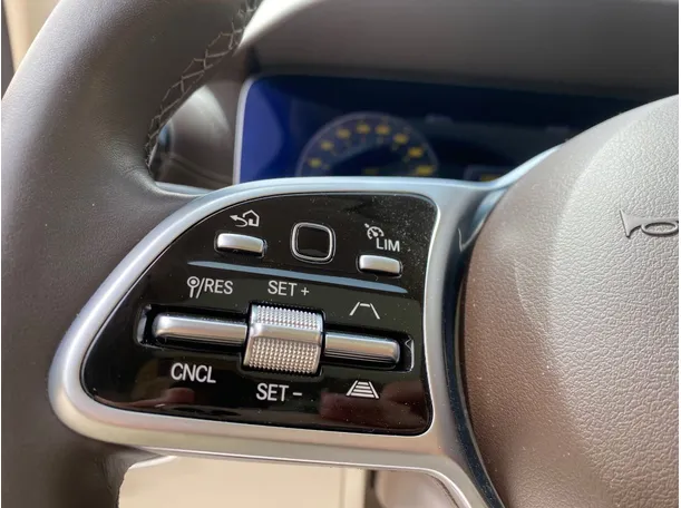Car image 32
