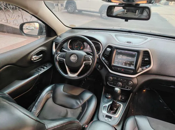 Car image 19