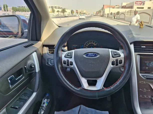 Car image 14