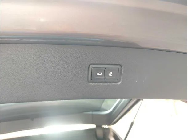 Car image 36