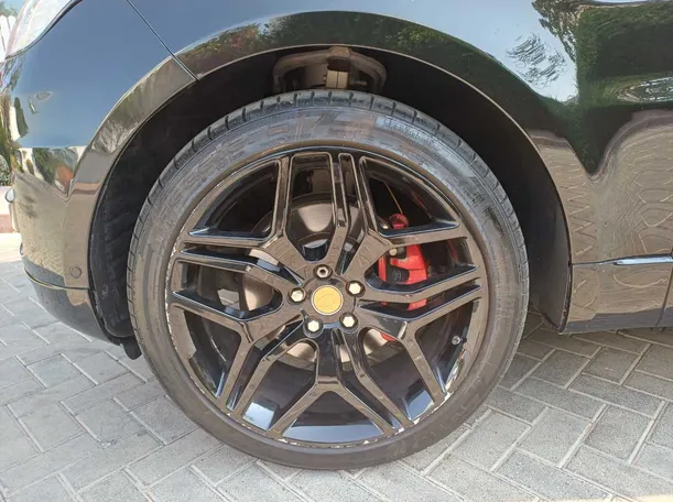 Car image 9