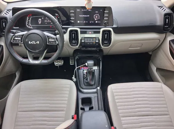 Car image 15