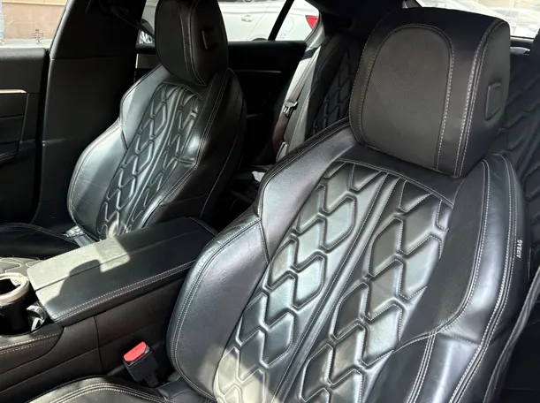 Car image 13