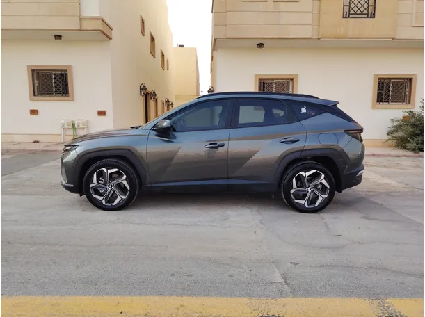 Car image 8