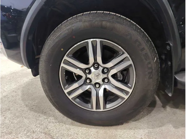 Car image 10