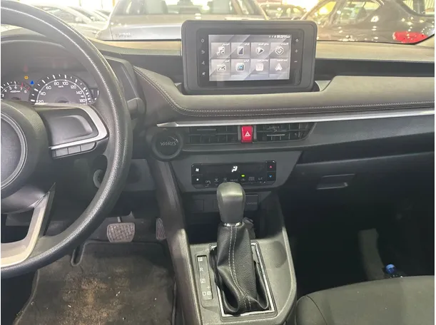 Car image 10