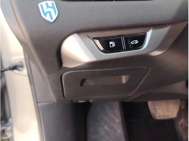 Car image 29