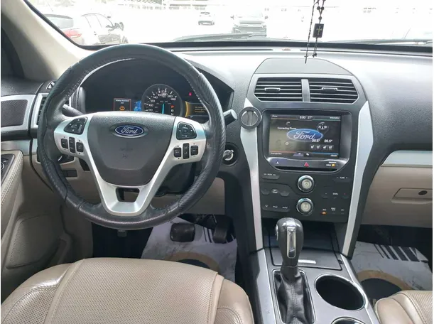 Car image 15