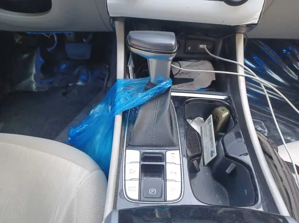 Car image 13
