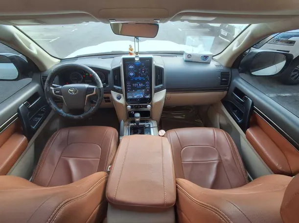 Car image 15