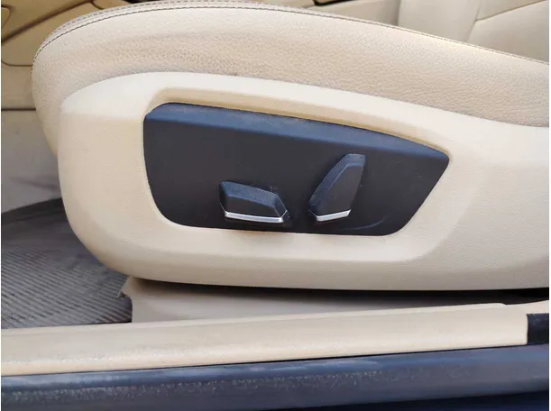 Car image 28