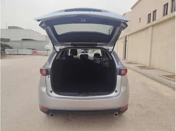 Car image 25