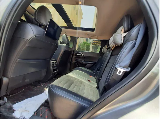 Car image 13