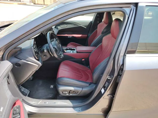 Car image 13