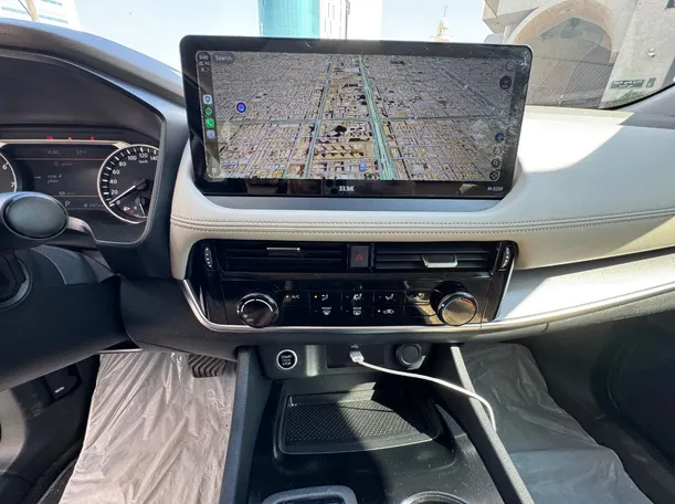 Car image 19
