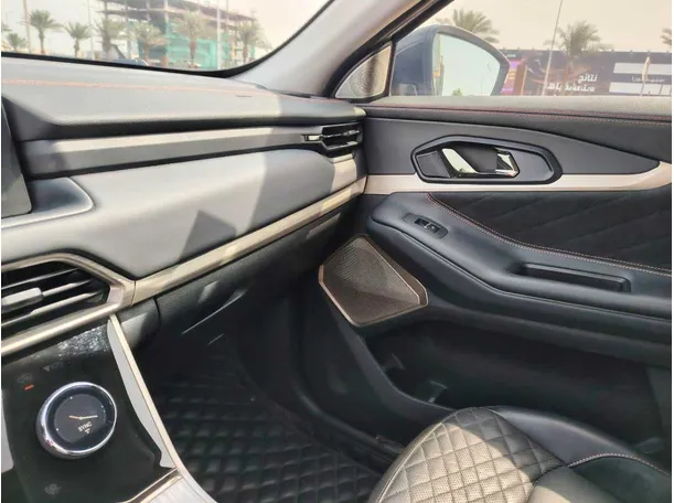 Car image 29