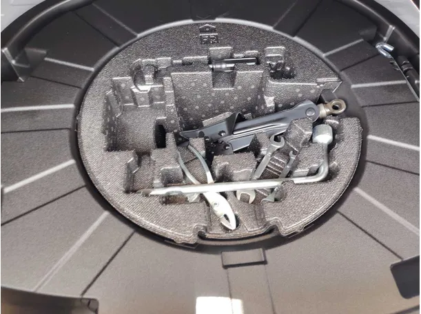 Car image 33