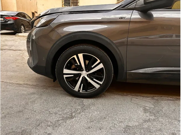 Car image 9