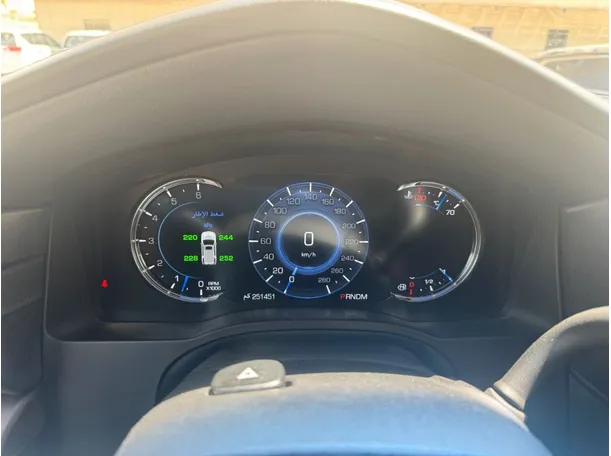 Car image 18