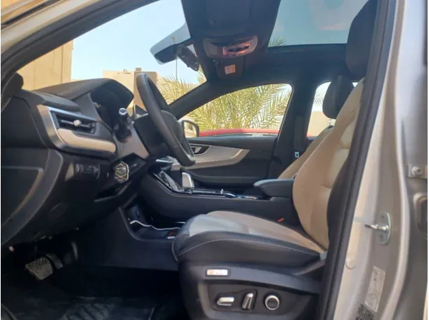 Car image 13