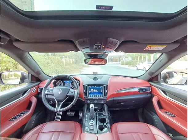 Car image 14