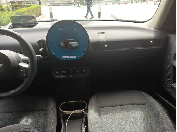 Car image 16