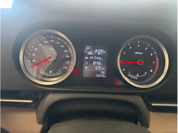 Car image 9