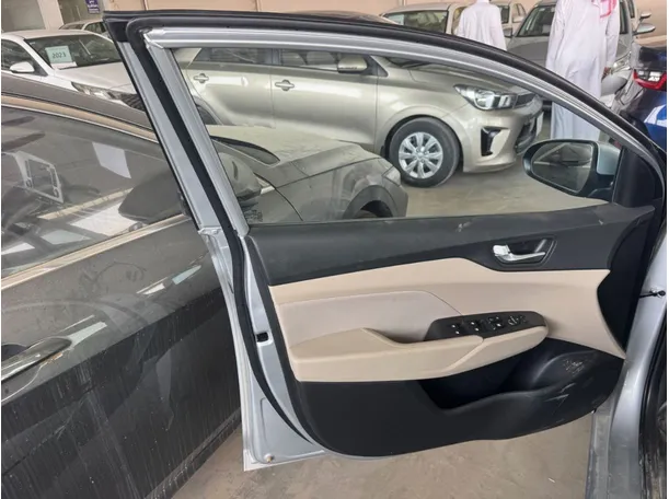 Car image 8