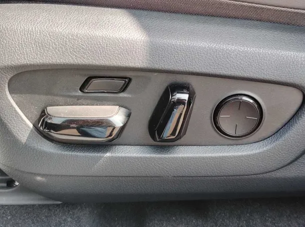Car image 38