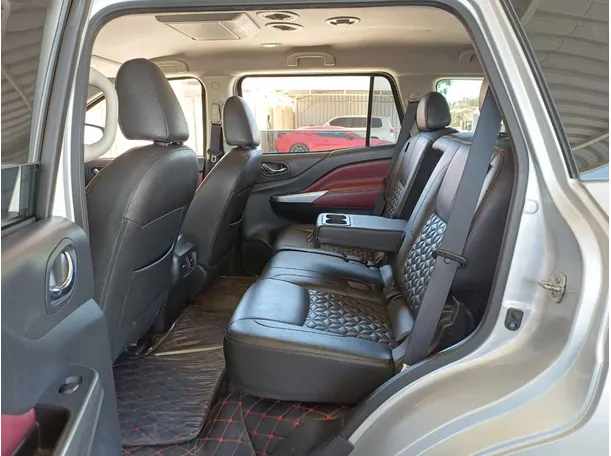 Car image 13
