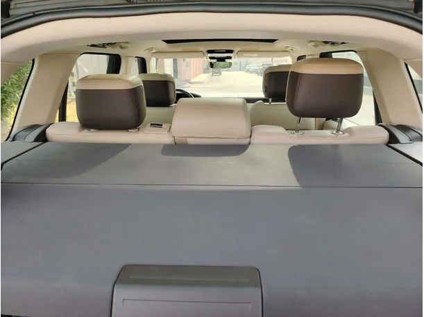 Car image 30