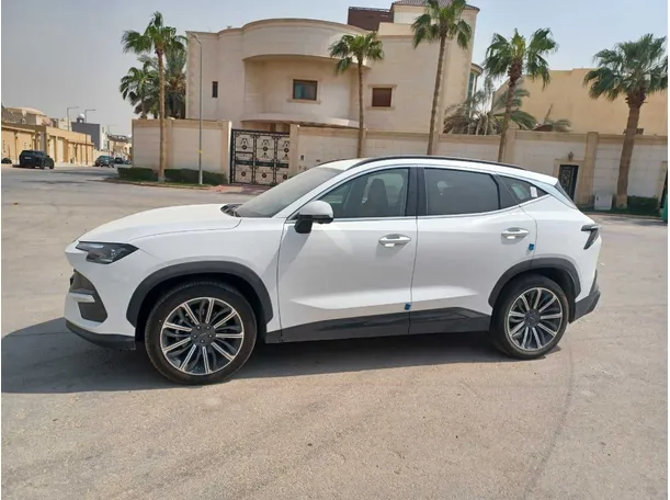 Car image 8