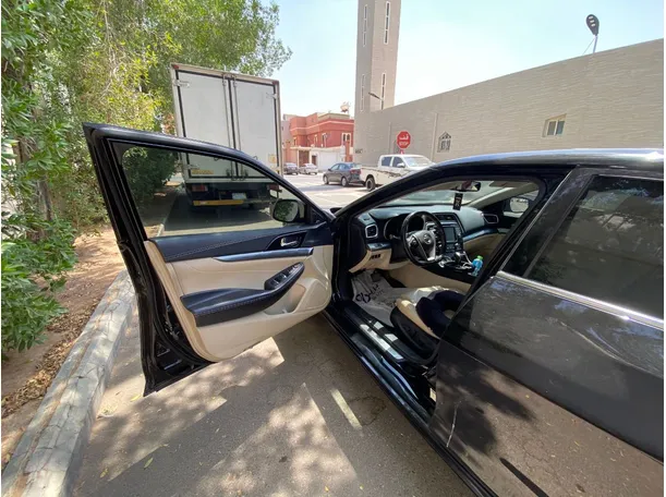 Car image 10