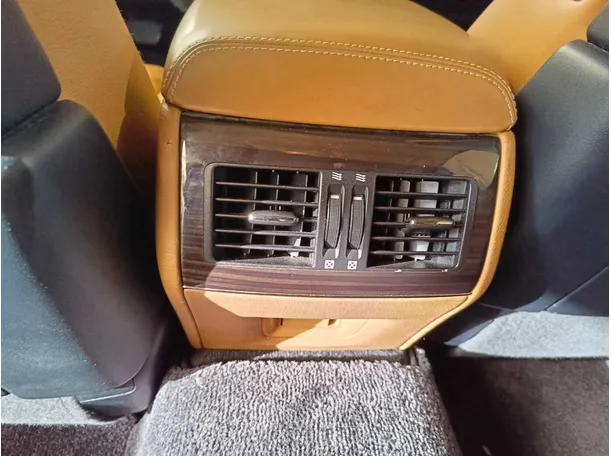 Car image 38