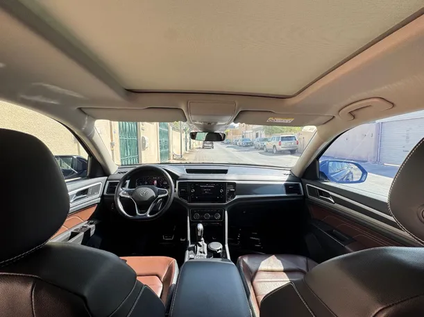 Car image 17