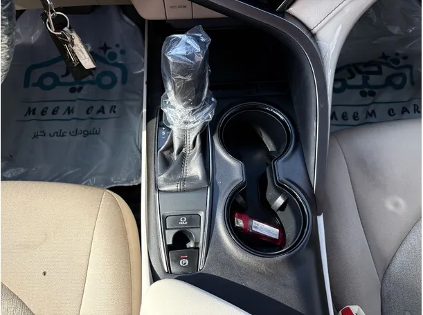 Car image 19