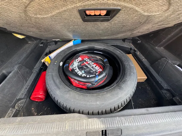 Car image 26