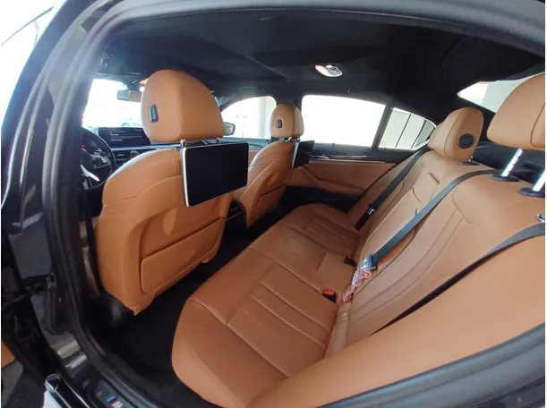 Car image 12